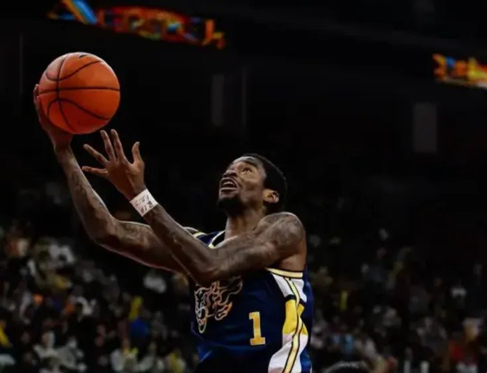 上海113-104淘汰广东 球员评价：萨姆纳优秀，4人及格，4人低迷|黄明依|杨溢|王少杰|奎因|徐杰_新浪体育_新浪新闻