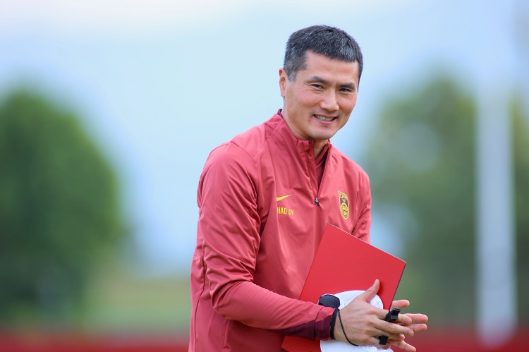 爱游戏体育-马德兴：邵佳一上任后放低姿态，主动加强国家队与俱乐部沟通