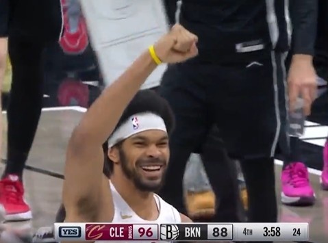 风卷残云！埃利斯抢断反击 梅里尔助攻阿伦暴扣打停篮网