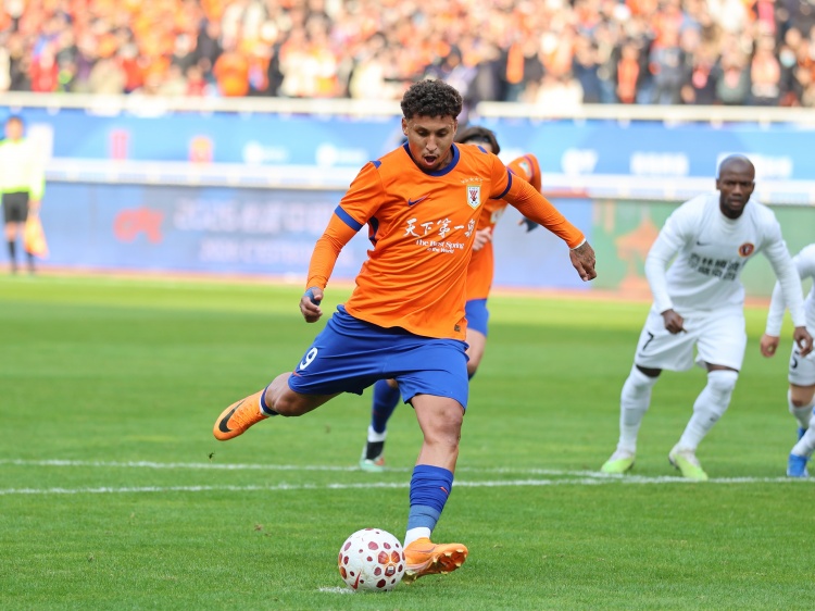 爱游戏体育入口-足球报：饱满状态与犀利反击是泰山队法宝，这将带到京鲁大战中